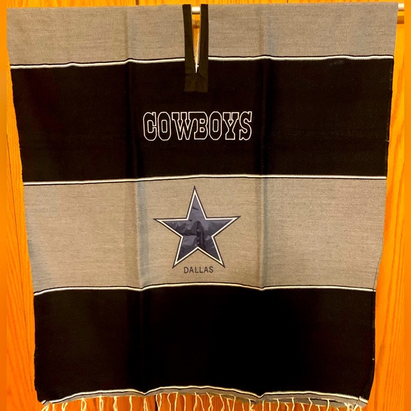 Cowboys poncho - Picture 1 of 3